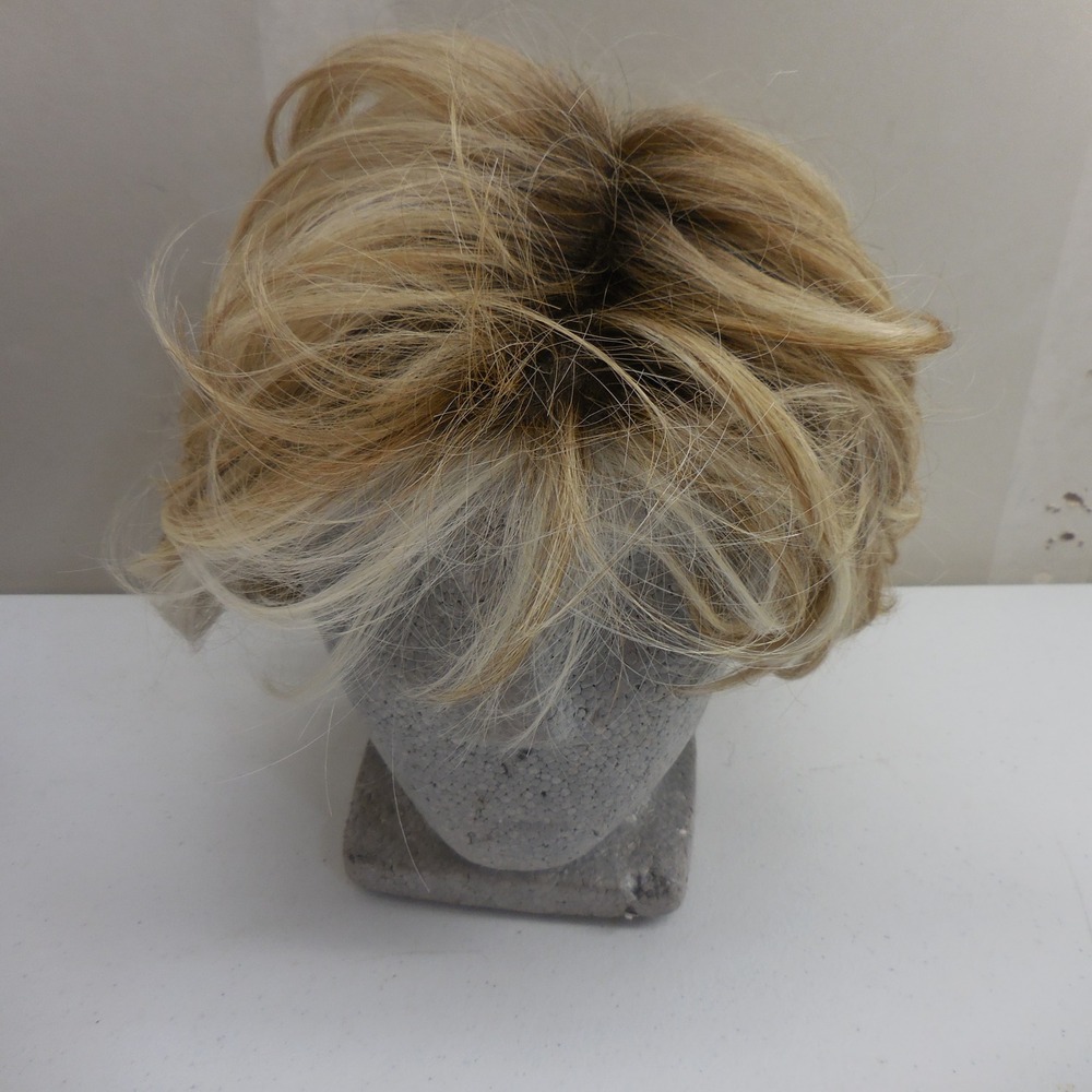 Raquel Welch Short Blonde Layered Synthetic Wig Rooted Textured Pixie Cut Japan